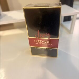 Carolina Herrera Very Good Girl Black and Gold Packaging